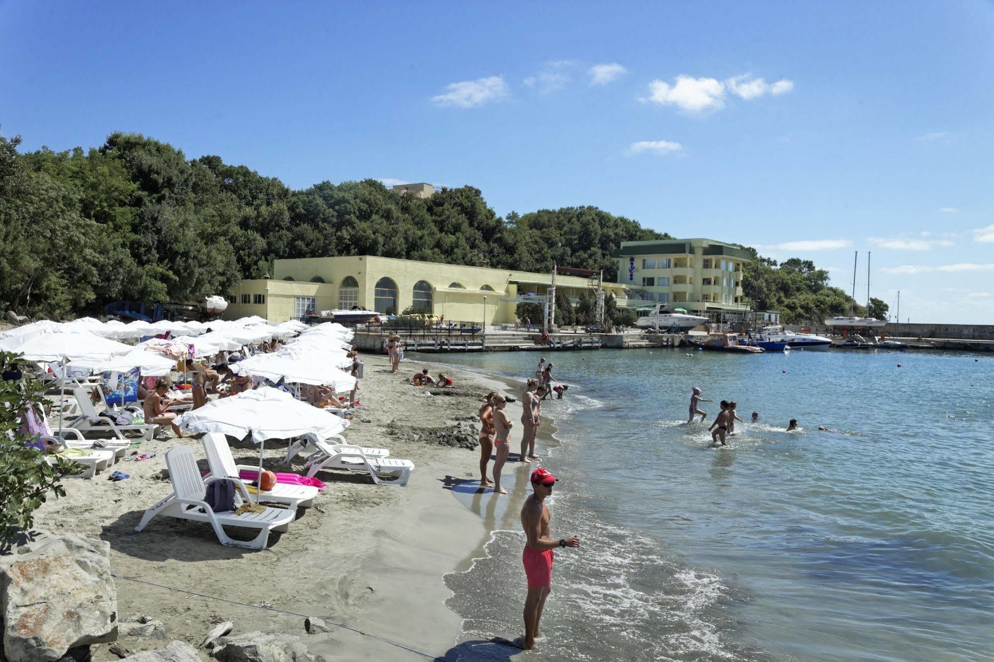 Hotel Marina Kiten  Exterior foto